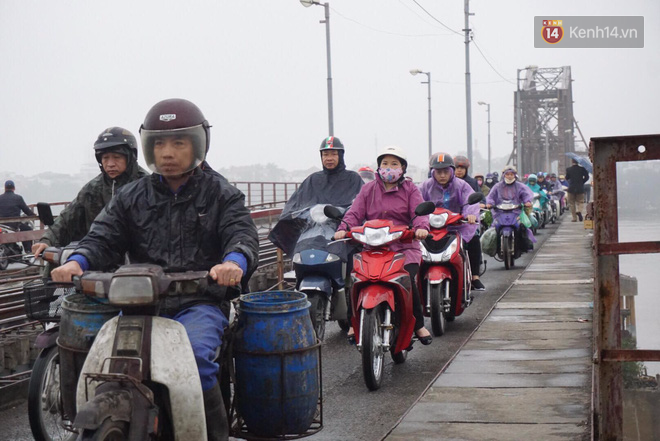 Hà Nội mưa phùn, các tuyến đường thông thoáng trong ngày đi làm đầu tiên của năm mới Mậu Tuất Hà Nội mưa phùn, các tuyến đường thông thoáng trong ngày đi làm đầu tiên của năm mới Mậu Tuất